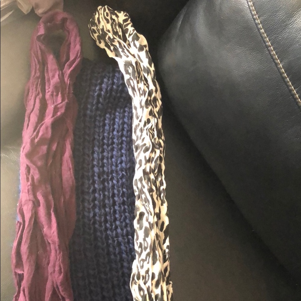 Lot of infinity scarves